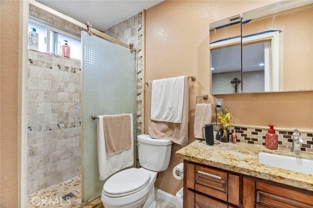 Lawndale, California, United States 1 - 18393607