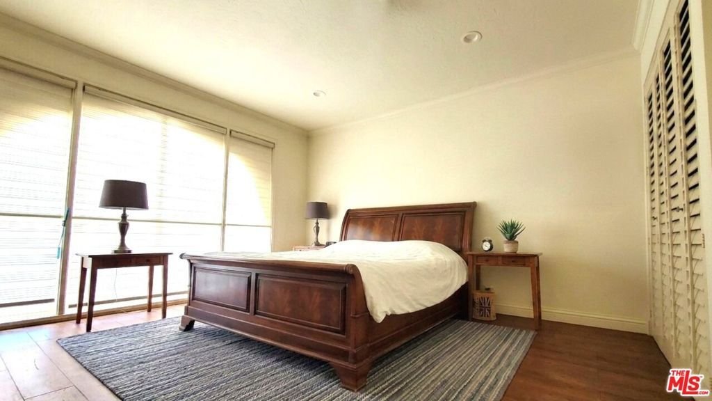 Beverly Hills, California, United States 5 - 18392197