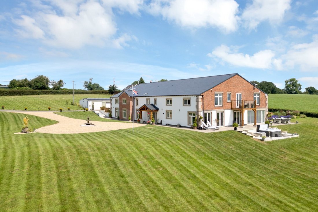 House in Derbyshire, England 1 - 18081060