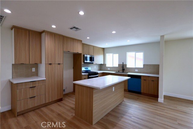 Chino Hills, California, United States 3 - 18393198