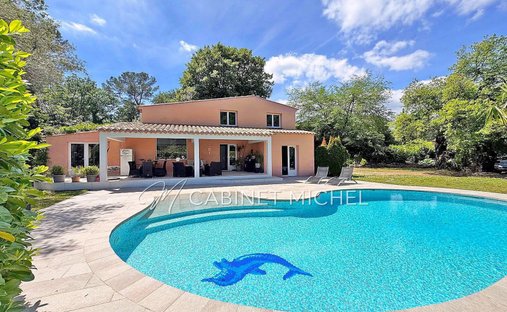 Villa in Nord, Roquefort-les-Pins, France 1