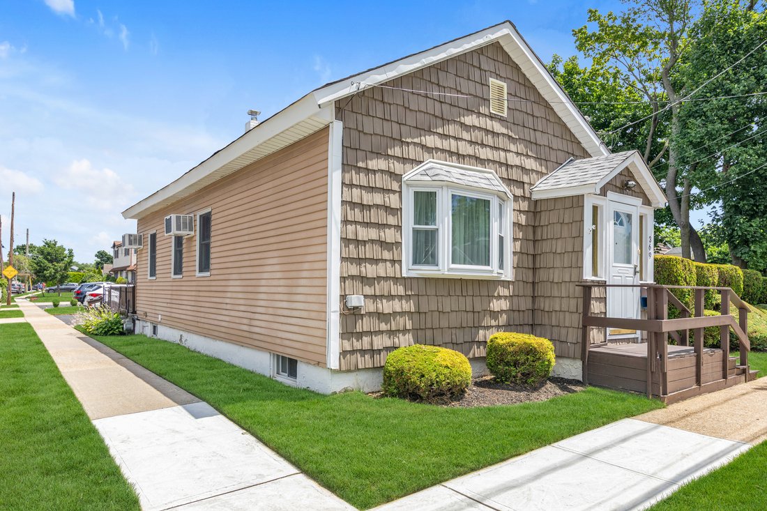 House in East Meadow, New York, United States 2 - 18396793