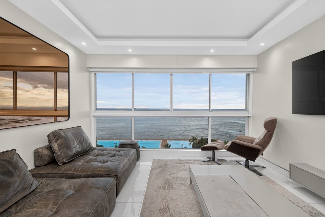 Apartment in Sea Point, Atlantic Seaboard, Cape Town 5 - 18394132