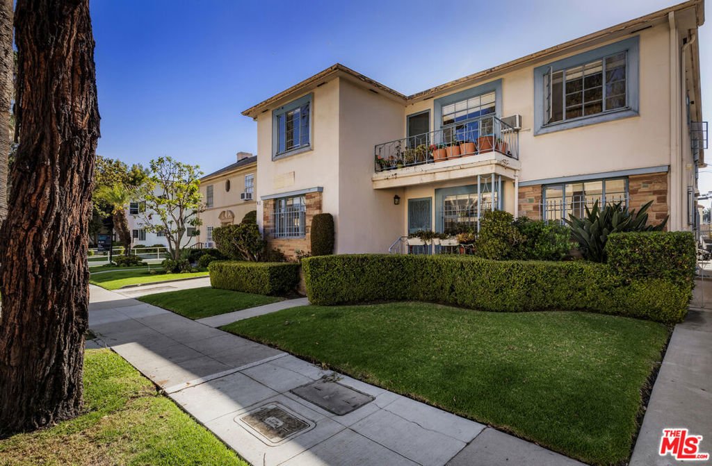 Beverly Hills, California, United States 3 - 18395367