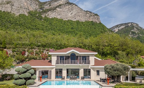 Villa in Lumbin, Auvergne-Rhône-Alpes, France 1