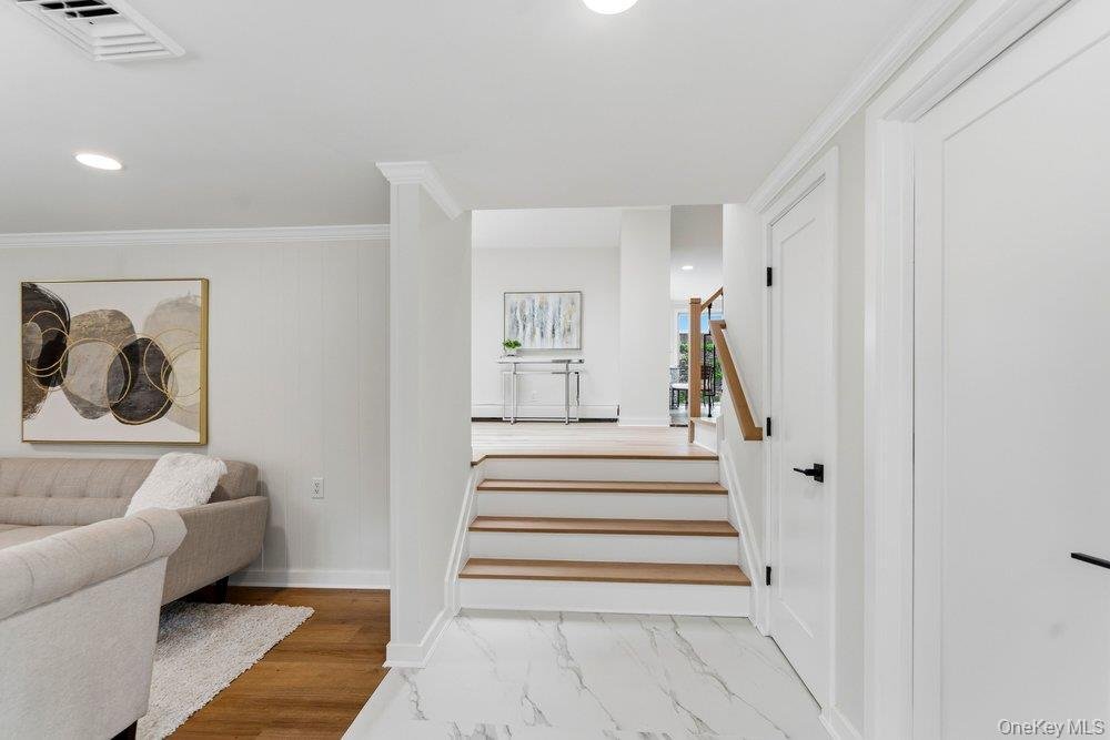 House in Old Bethpage, New York, United States 3 - 18396791