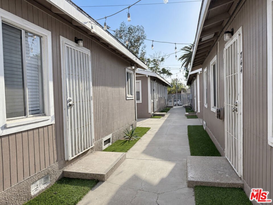 Signal Hill, California, United States 2 - 18395351