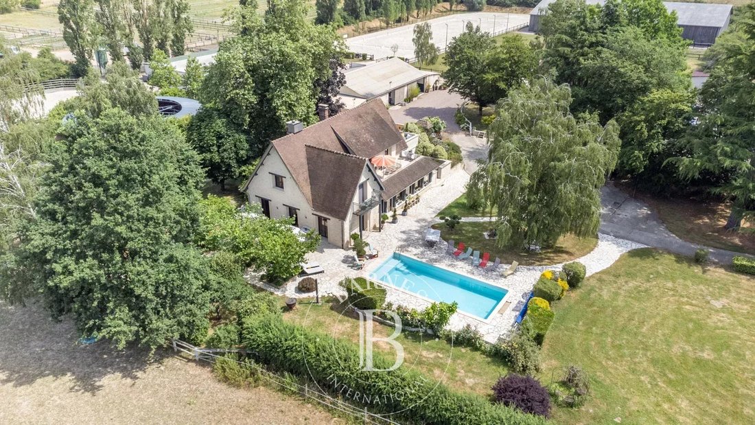 Estate in Saint-Illiers-la-Ville, Ile-de-France, France 2 - 18393308