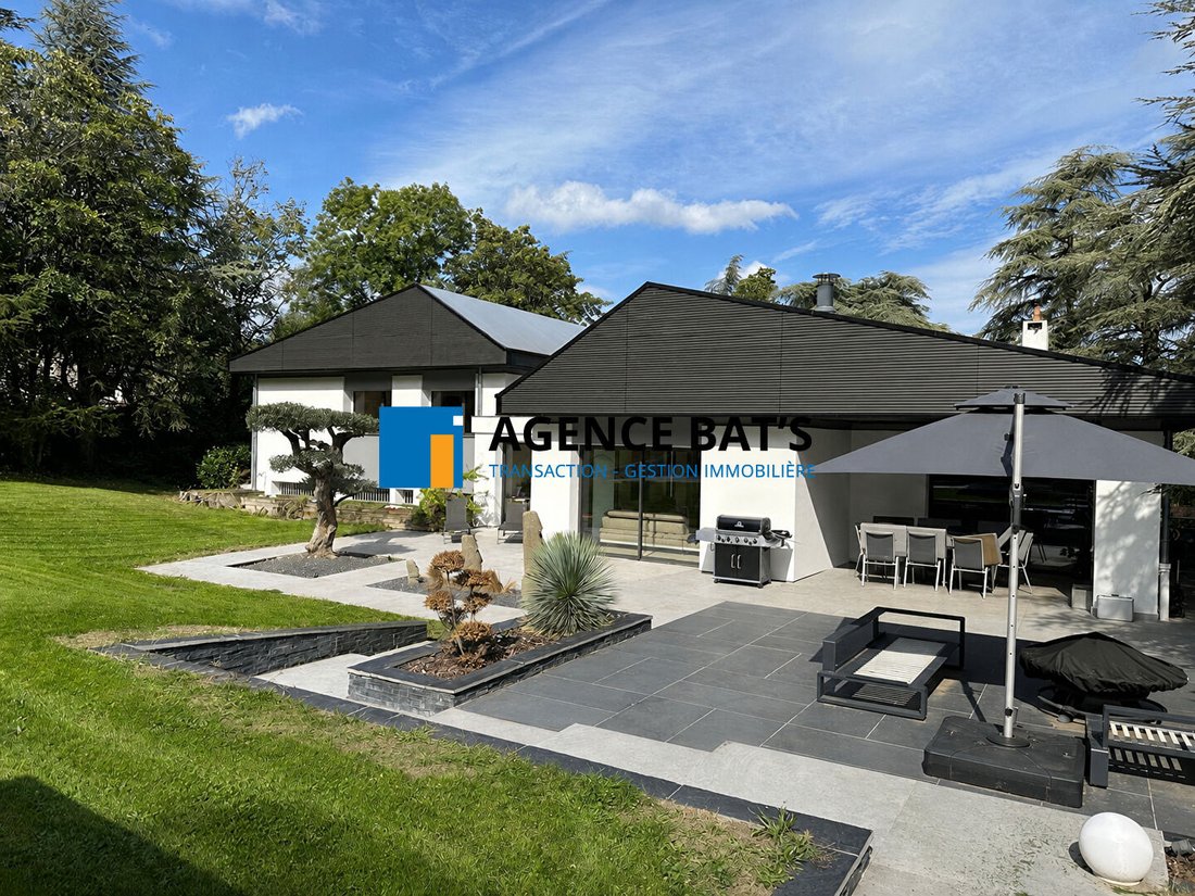 Villa in Saint-Étienne, Auvergne-Rhône-Alpes, France 2 - 18397132