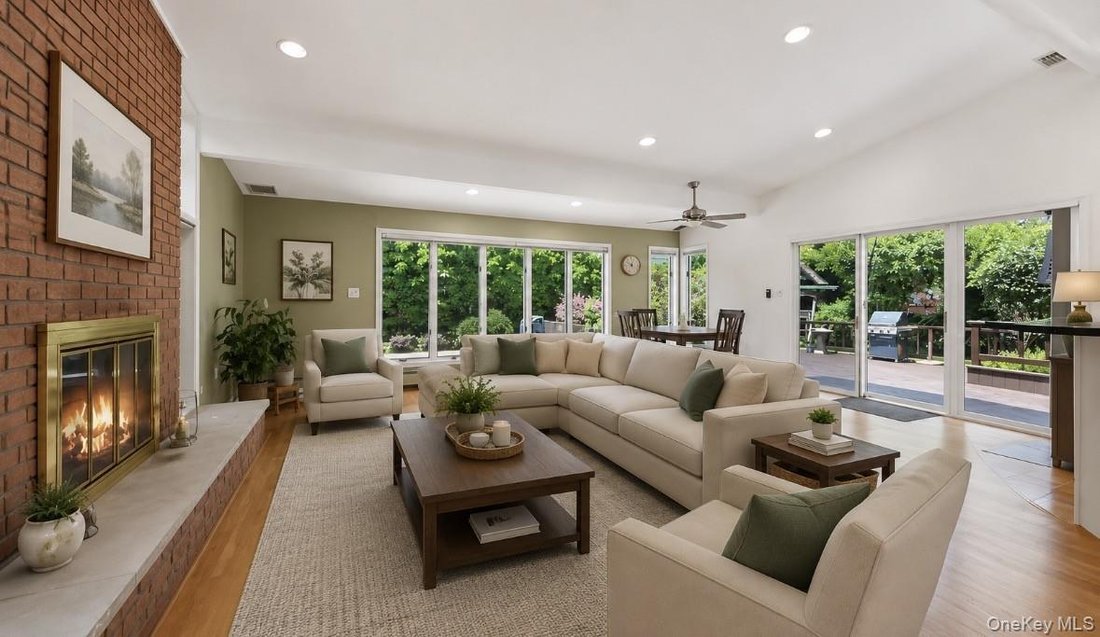 House in Syosset, New York, United States 5 - 18394108