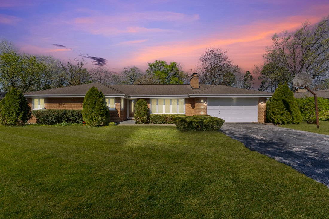 House in Wheeling, Illinois, United States 2 - 18394621