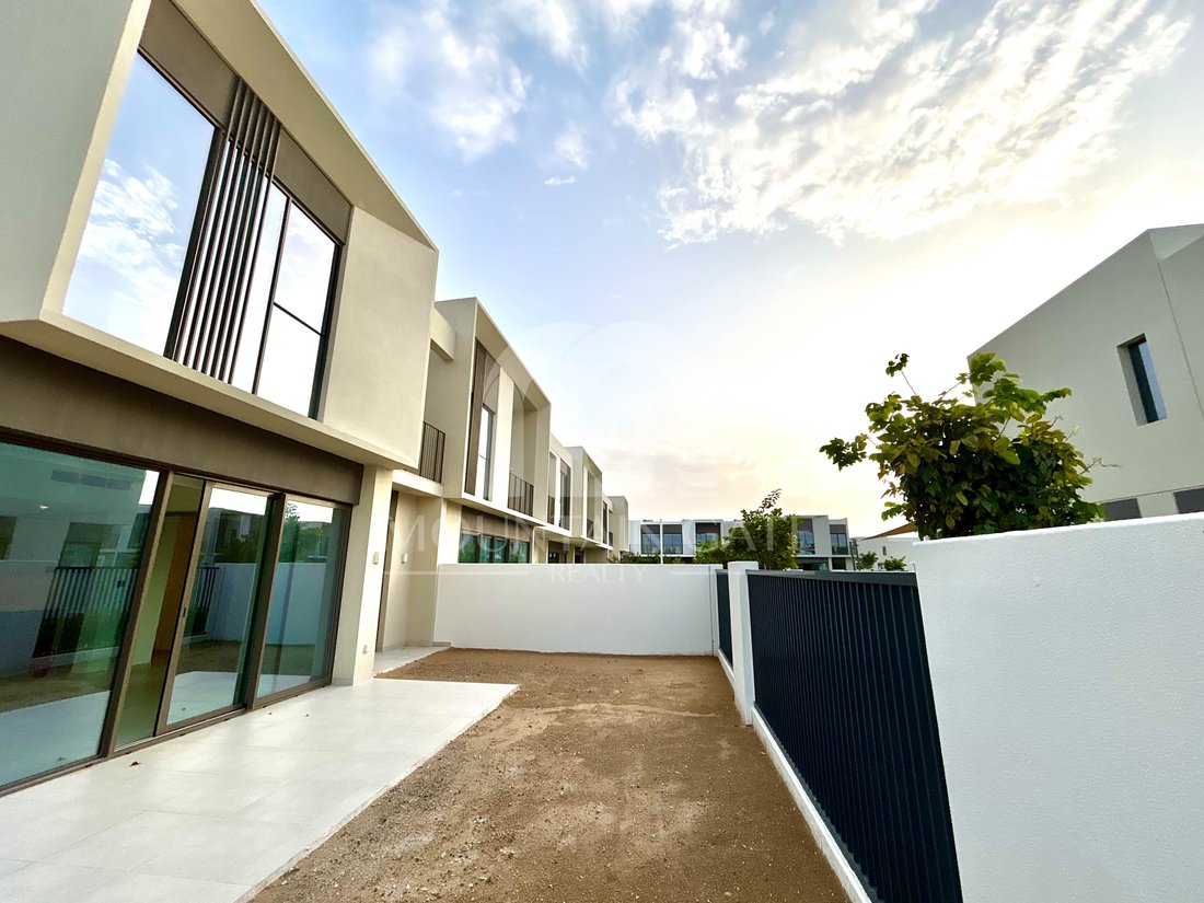 Townhouse in Ud al Bayda, Dubai, United Arab Emirates 1 - 18392650
