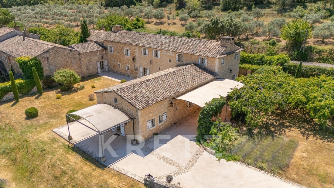 Estate in Bonnieux, Provence-Alpes-Côte d'Azur, France 1 - 18396716