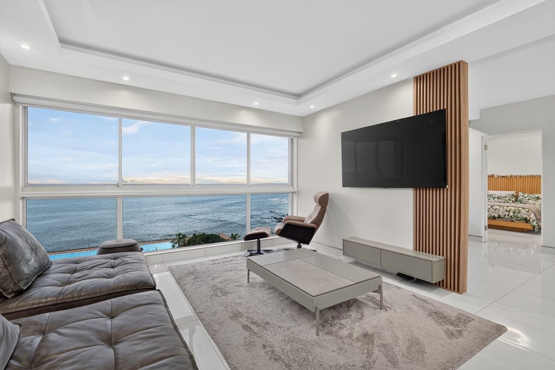 Apartment in Sea Point, Atlantic Seaboard, Cape Town 3 - 18394132