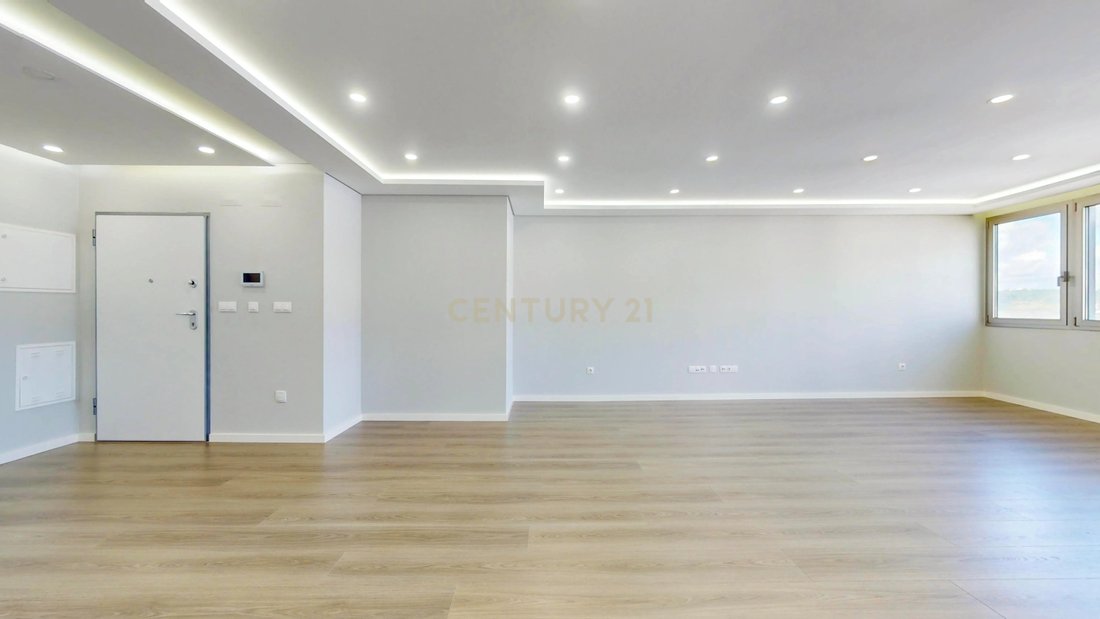Apartment in Loures, Lisbon, Portugal 3 - 18392557