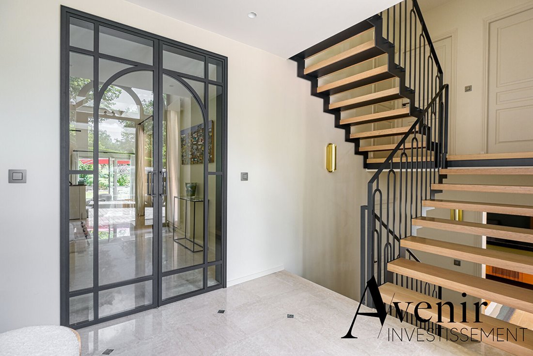 Villa in Charbonnieres-les-Bains, Auvergne-Rhône-Alpes, France 4 - 18393414