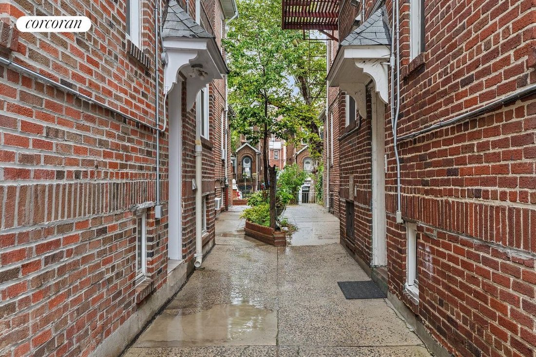 House in New York, New York, United States 3 - 18393601
