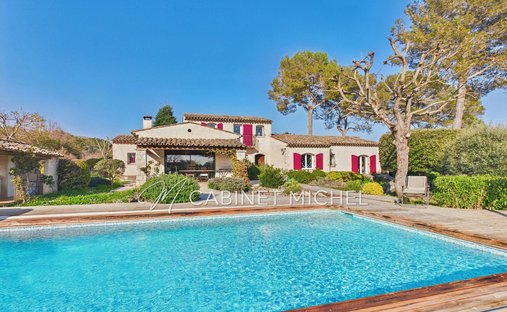 Villa in Nord, Roquefort-les-Pins, France 1