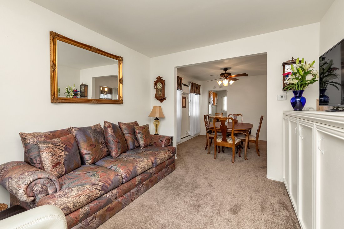 House in East Meadow, New York, United States 5 - 18396793