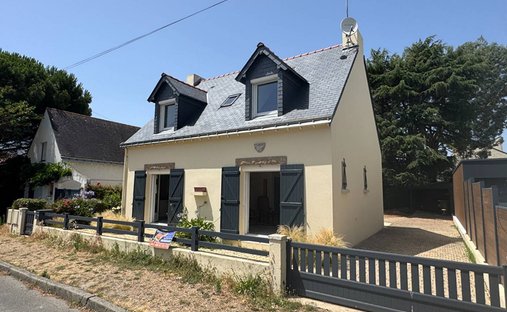 House in Baule, Centre-Val de Loire, France 1
