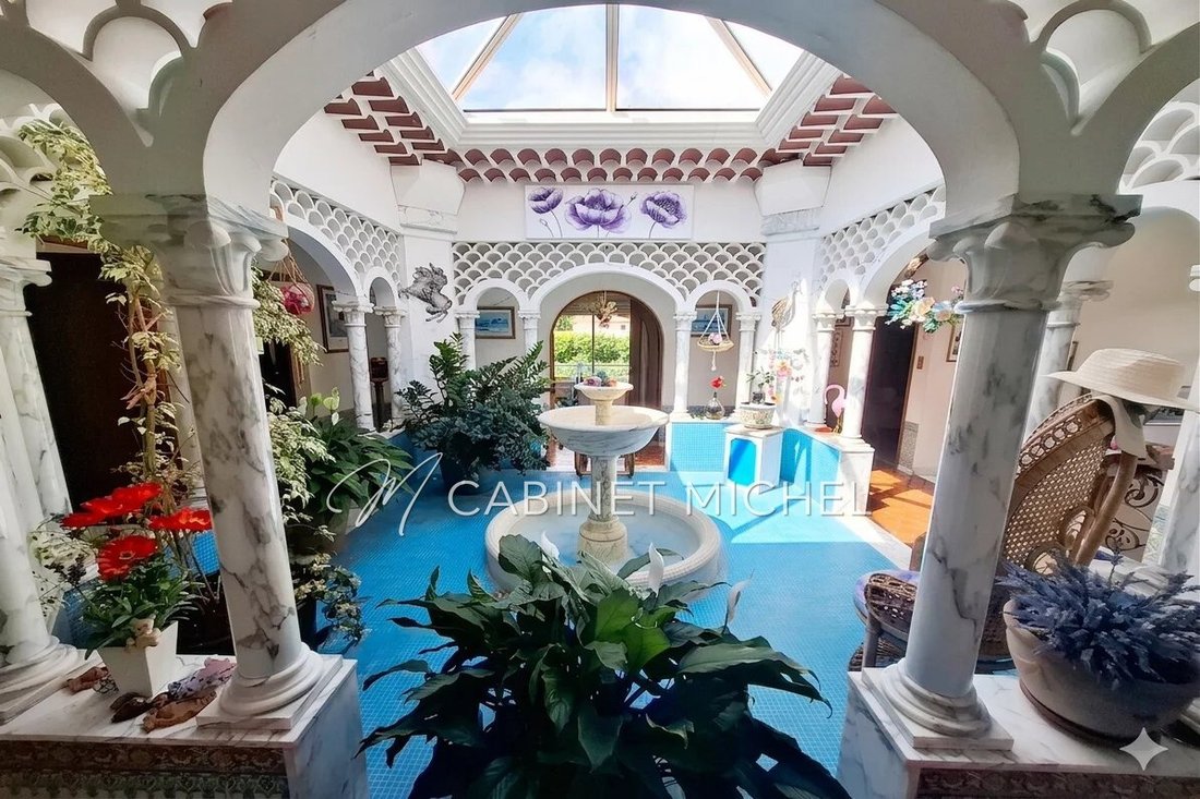 Villa in Nord, Roquefort-les-Pins, France 3 - 18391782