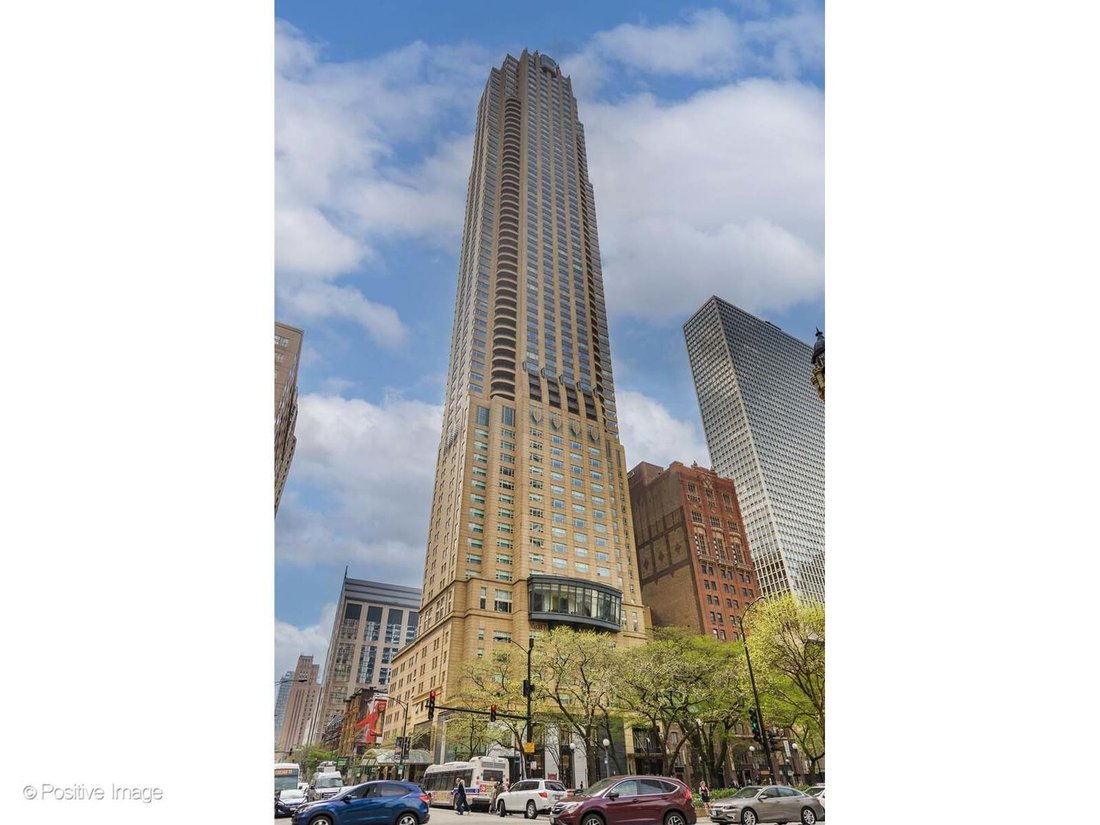 Condo in Chicago, Illinois, United States 1 - 18393035