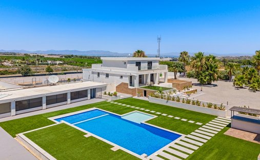 Country House in Los Montesinos, Valencian Community, Spain 1
