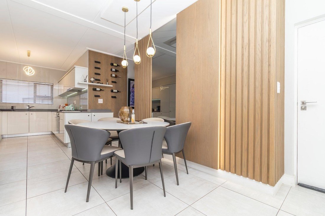 Apartment in Halfway House Estate, Gauteng, South Africa 3 - 18391678