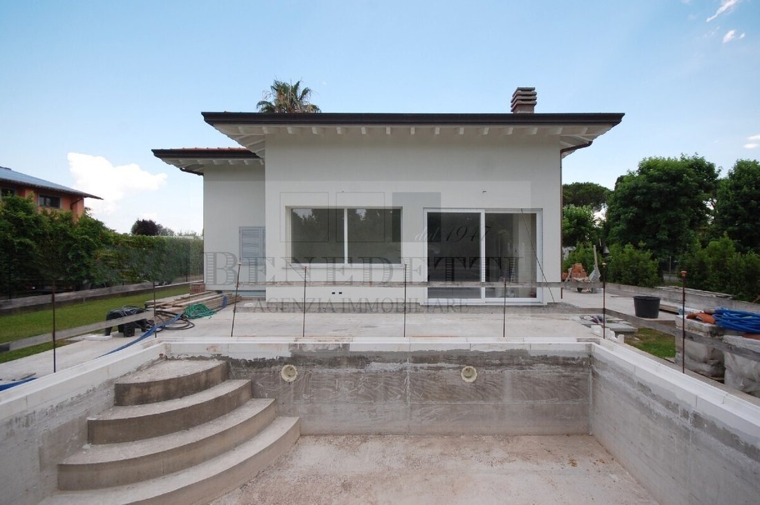 Villa in Camaiore, Tuscany, Italy 3 - 18394332