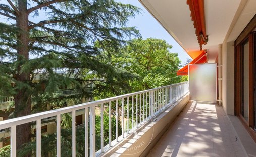 Apartment in Saint-Germain-en-Laye, Ile-de-France, France 1
