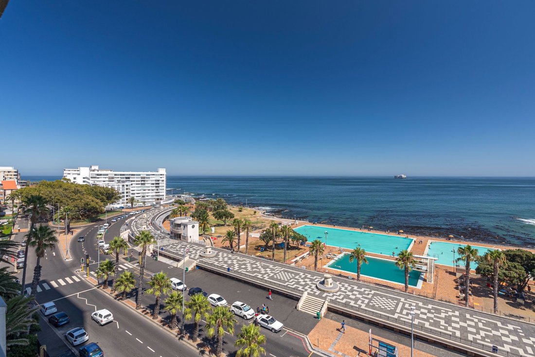 Apartment in Sea Point, Atlantic Seaboard, Cape Town 1 - 18394132