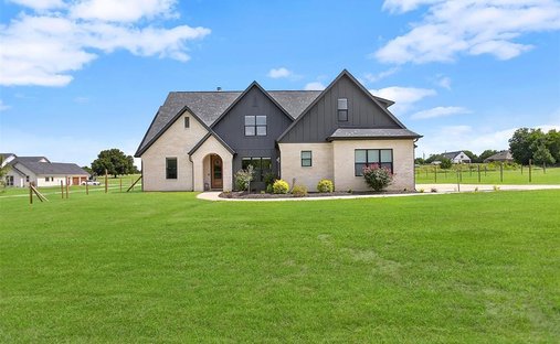 House in Celeste, Texas, United States 1