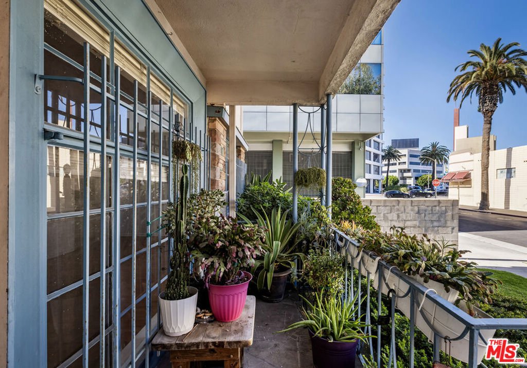 Beverly Hills, California, United States 5 - 18395367