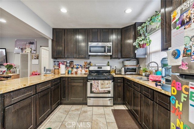 Lawndale, California, United States 4 - 18393607