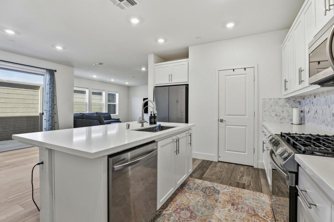 Townhouse in Dublin, California, United States 5 - 18390454