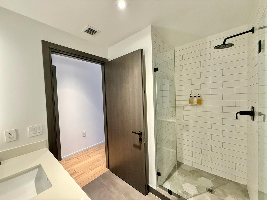Condo in Miami, Florida, United States 5 - 18395611