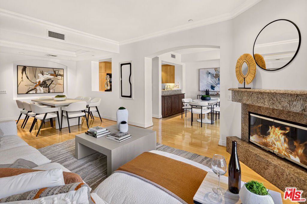 Condo in Los Angeles, California, United States 5 - 18395296
