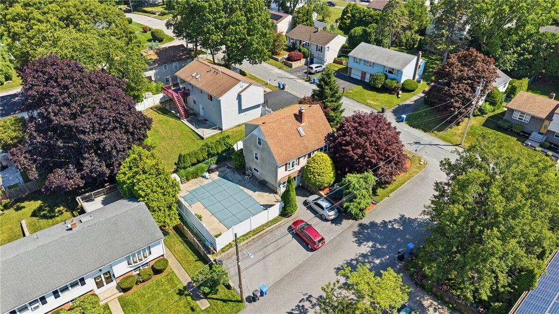 House in Cranston, Rhode Island, United States 3 - 18395088