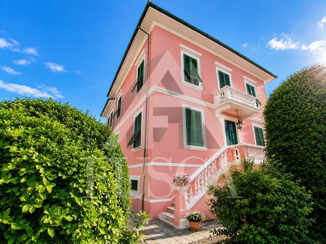 Villa in Sant'Anna, Lucca, Italy 1 - 18395160
