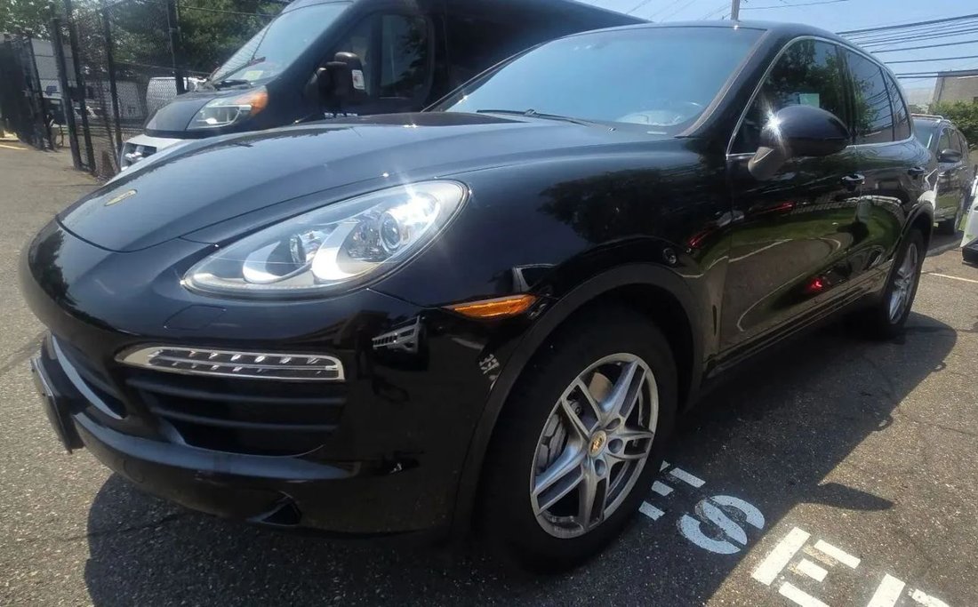 Suv in Newark, NJ, United States 3 - 18397240