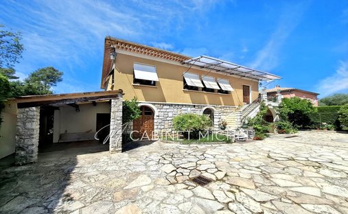 Villa in Nord, Roquefort-les-Pins, France 1