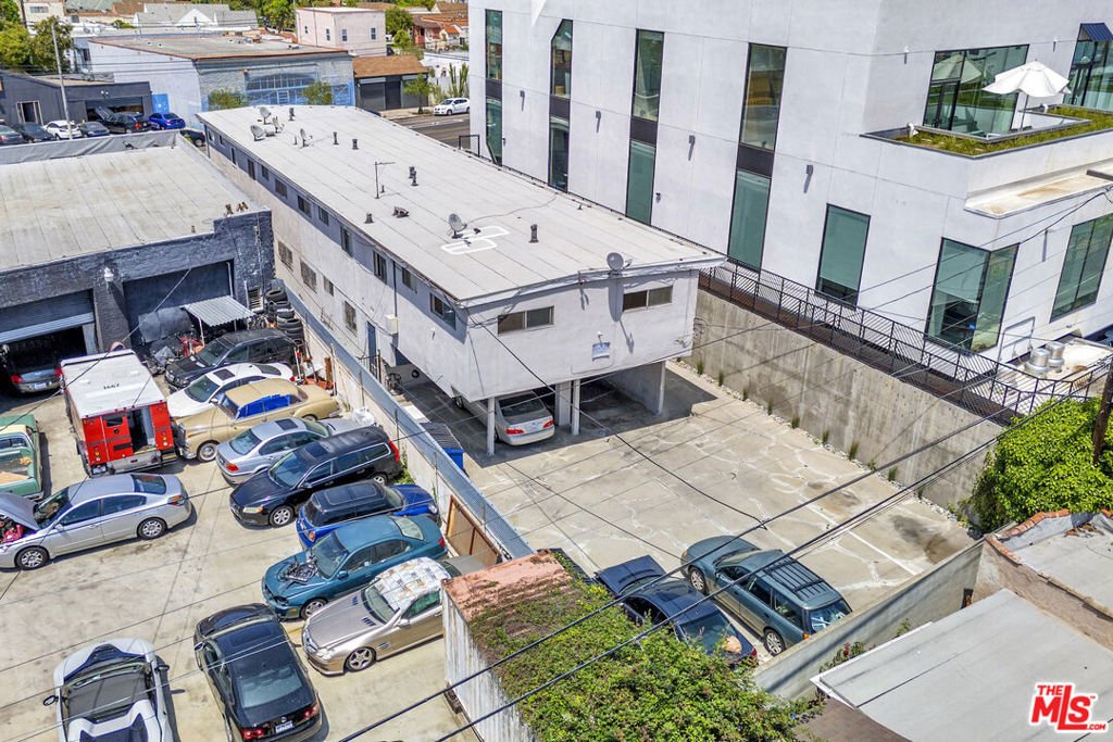 Los Angeles, California, United States 3 - 18395292
