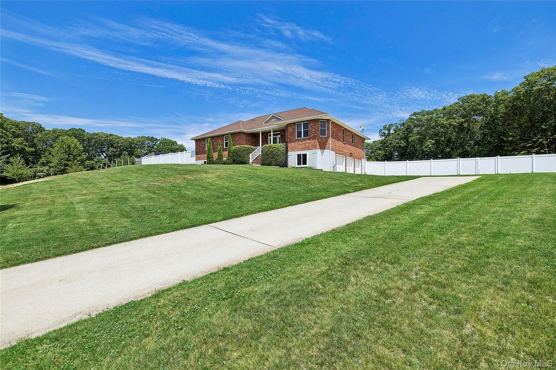 House in Calverton, New York, United States 2 - 18396840