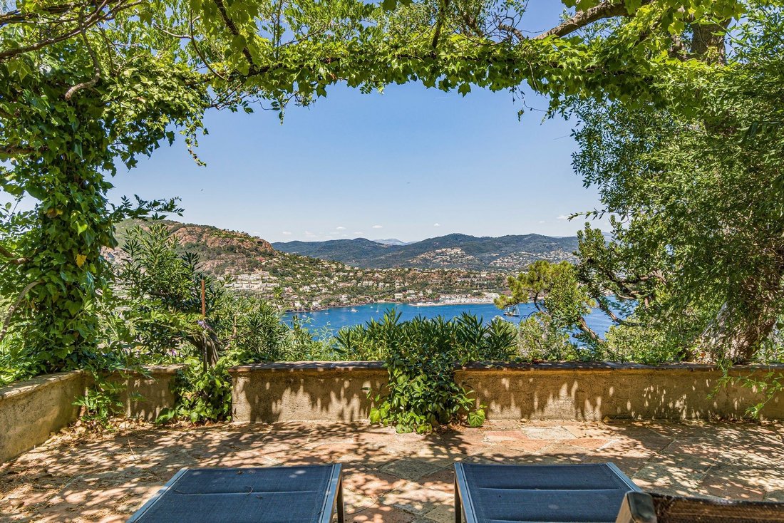 House in Théoule-sur-Mer, Provence-Alpes-Côte d'Azur, France 1 - 18397022