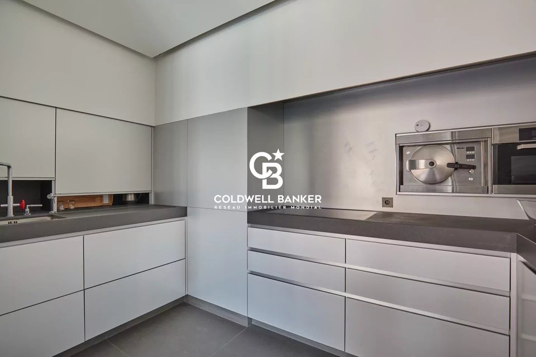Apartment in Triangle d'Or, Paris 8e Arrondissement, Paris 4 - 18392361
