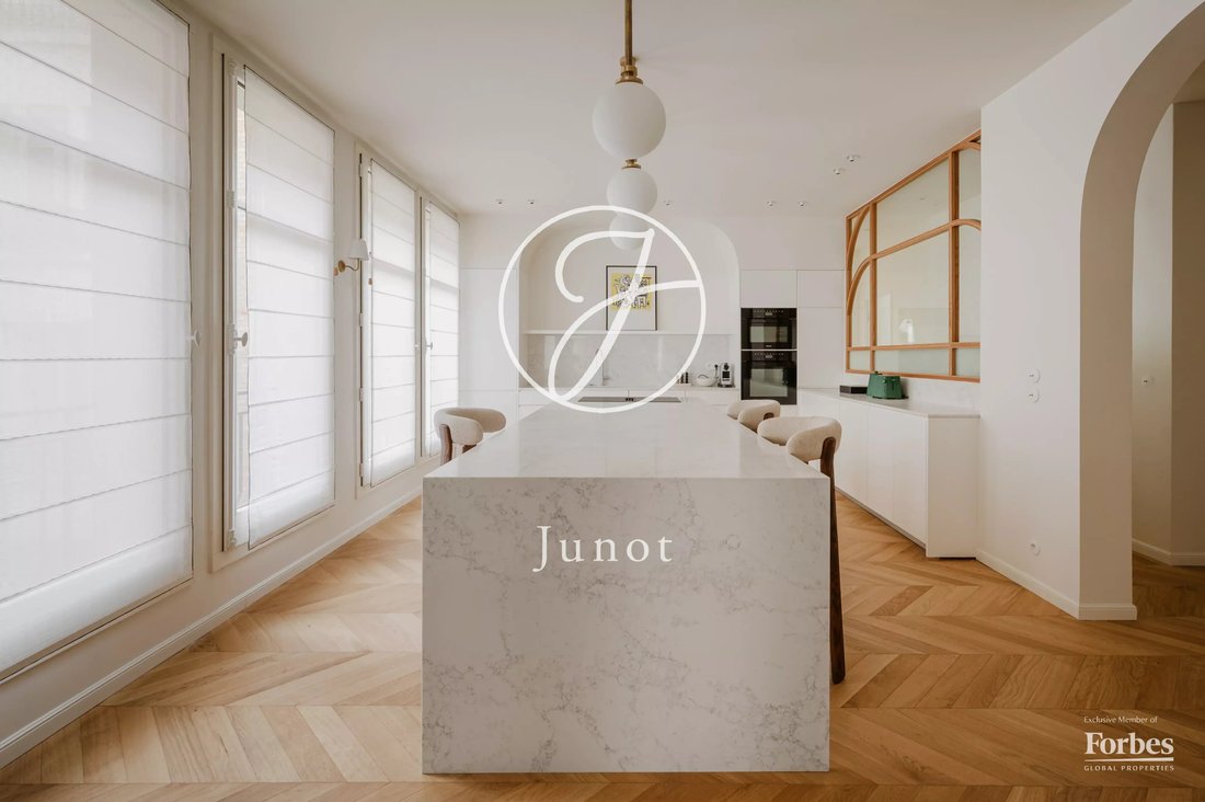 Apartment in Gros Caillou, Paris 7e Arrondissement, Paris 2 - 18392814