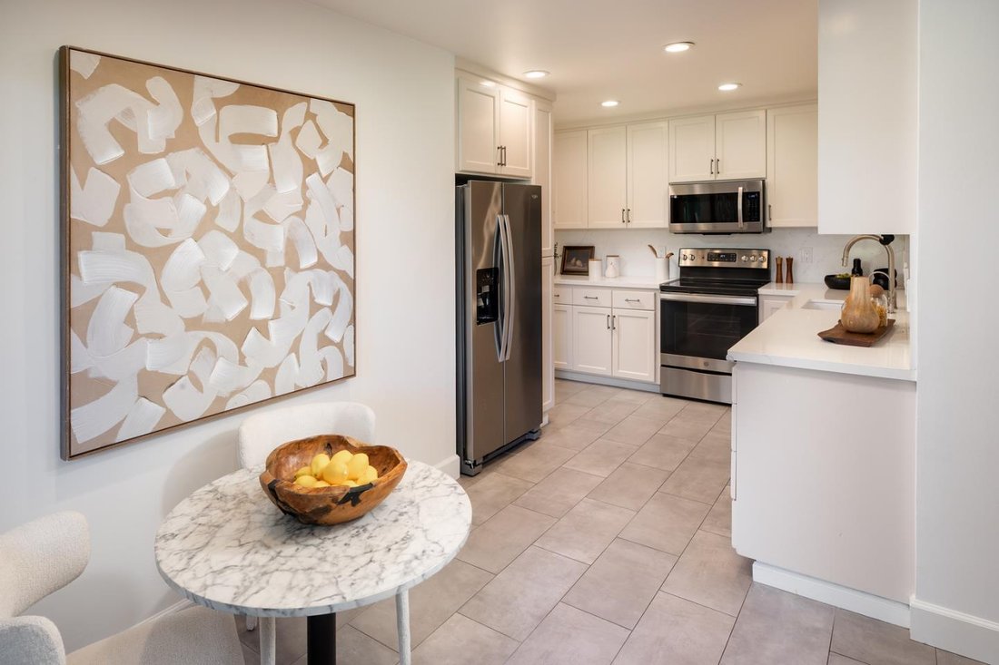 Condo in Menlo Park, California, United States 5 - 18395881