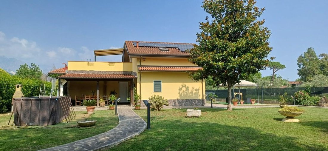 Villa in Avenza, Marina di Carrara, Tuscany 1 - 18395147