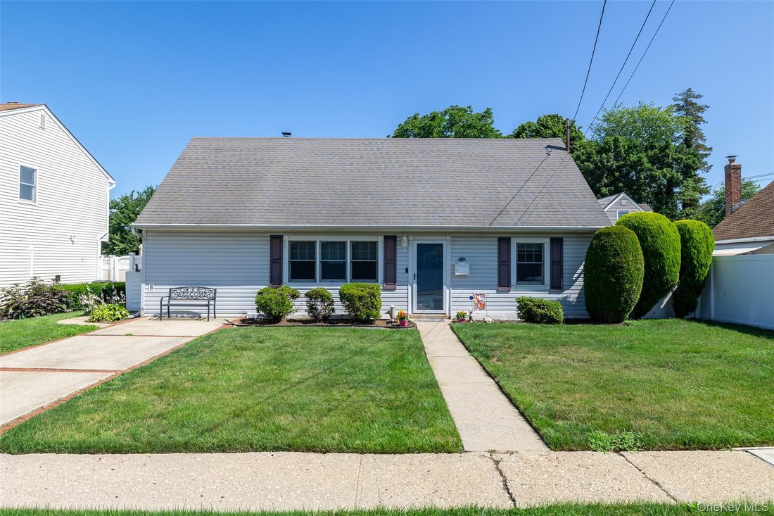 House in Seaford, New York, United States 2 - 18393703