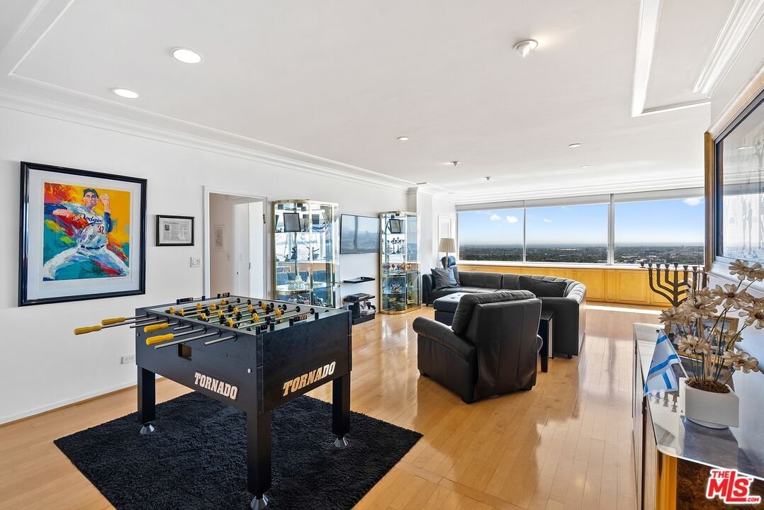 Condo in Los Angeles, California, United States 3 - 18393113